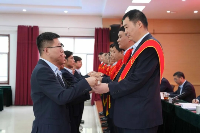 1789458162330563.jpeg 青年人才的成长,离不开前辈专家.jpeg